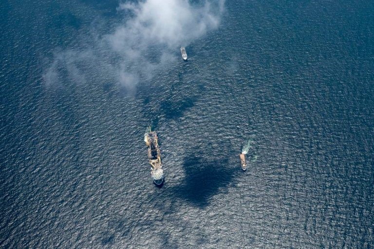 Na hladine Mexického zálivu už 14 rokov pláva rozliata ropná škvrna. Nikomu sa však o nej nechce hovoriť